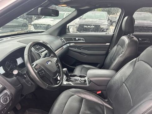 Used 2019 Ford Explorer Limited w/ Equipment Group 301A AWD/4WD image 11