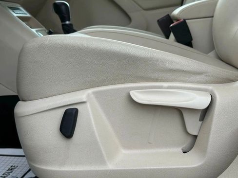 Used 2017 Volkswagen Tiguan S image 18