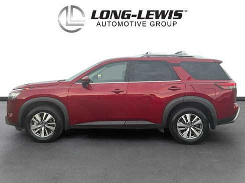 Used 2023 Nissan Pathfinder SL AWD/4WD image 2