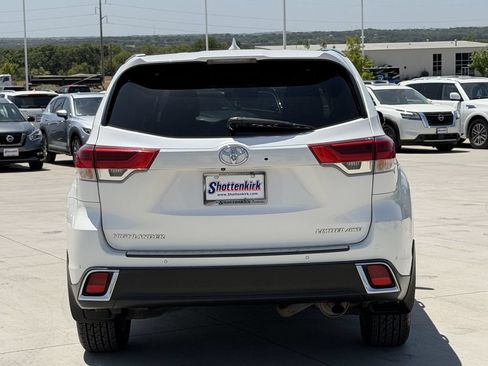 Used 2019 Toyota Highlander Limited Platinum AWD/4WD image 5