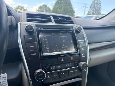 Used 2016 Toyota Camry XLE FWD image 11