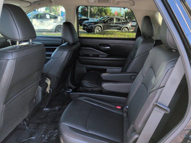 Used 2025 Nissan Pathfinder SL w/ SL Premium Package AWD/4WD image 13
