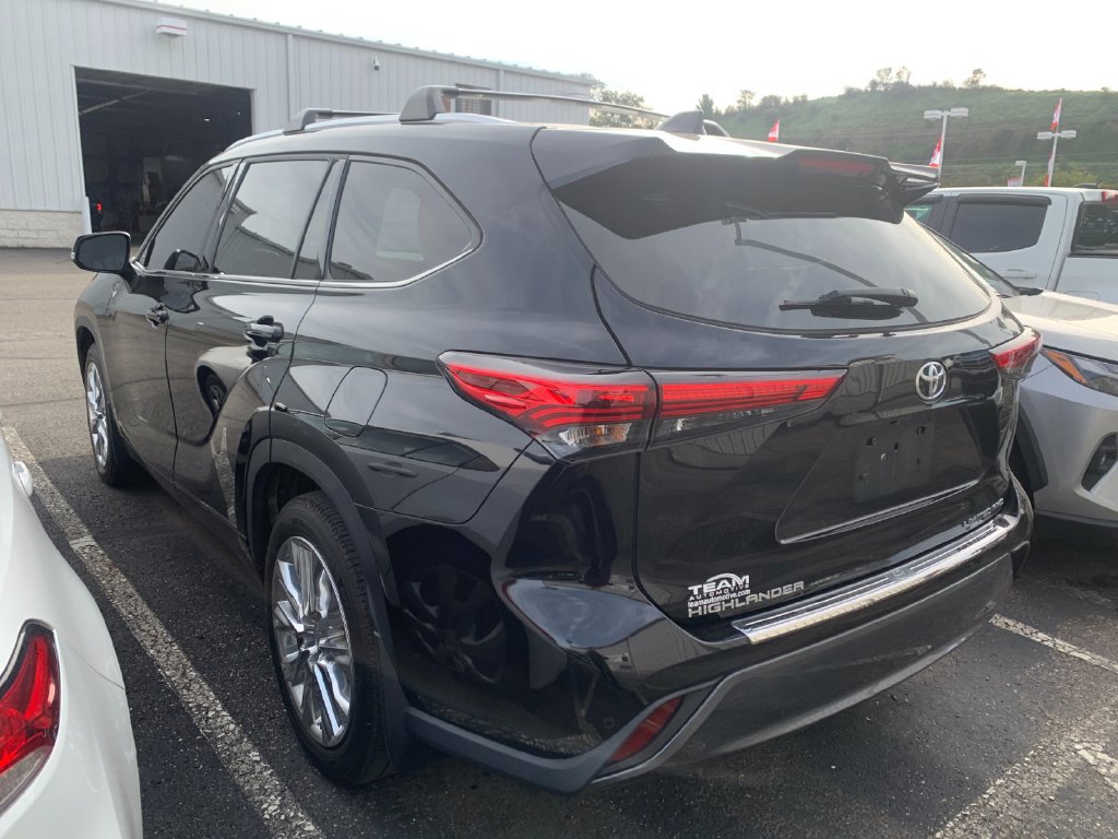 Used 2023 Toyota Highlander Limited AWD/4WD image 4