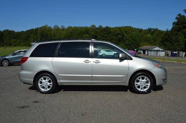Used 2004 Toyota Sienna XLE Limited w/ Limited Pkg 5 FWD image 4