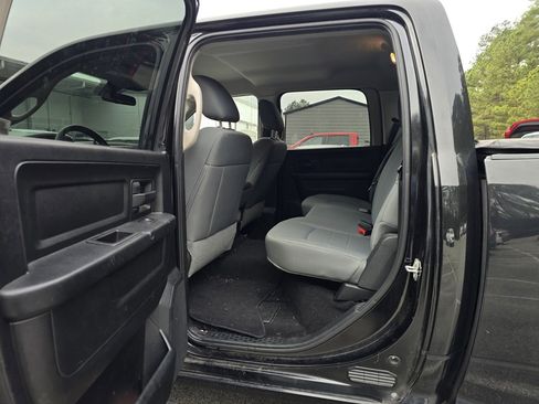 Used 2018 RAM 1500 Express w/ Black Ram 1500 Express Group image 10