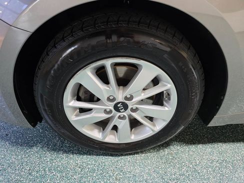 Used 2018 Kia Optima LX FWD image 12