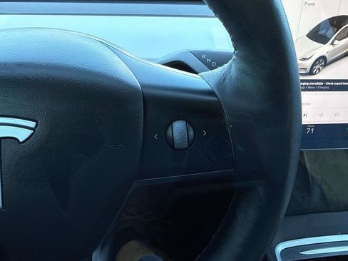 Used 2021 Tesla Model Y Long Range AWD/4WD image 25