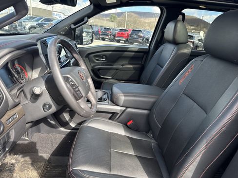 Used 2024 Nissan Titan PRO-4X w/ Pro-4x Convenience Package image 12