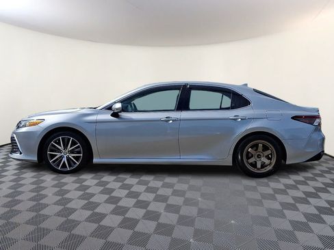 Used 2022 Toyota Camry XLE w/ Navigation Upgrade Package FWD image 9