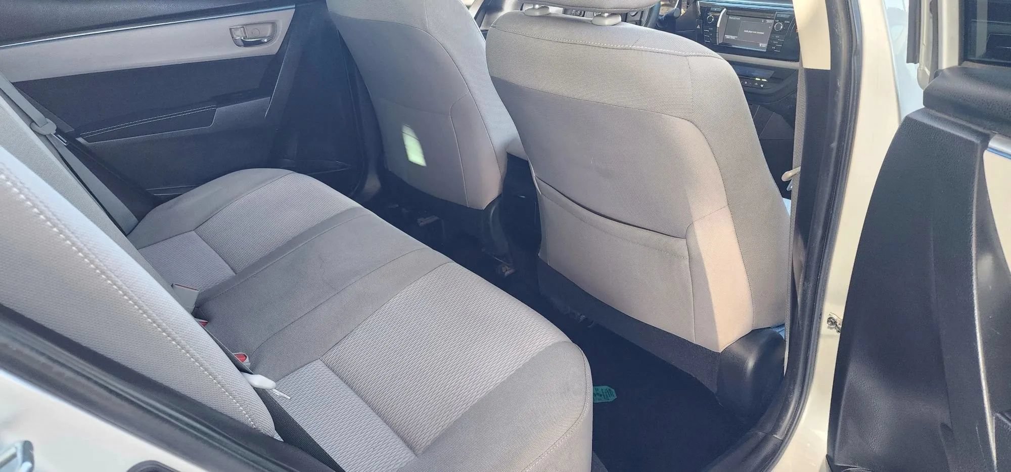 Used 2015 Toyota Corolla LE FWD image 20