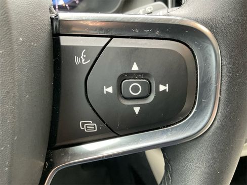 Used 2024 Volvo XC40 B5 Plus w/ Protection Package Premier image 34