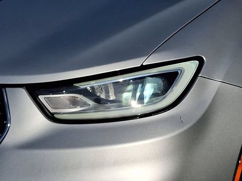 Used 2023 Chrysler Pacifica Touring-L FWD image 9