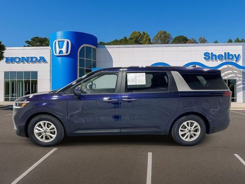 Used 2024 Kia Carnival LX FWD image 4