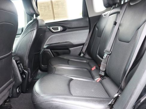 Used 2022 Jeep Compass Latitude image 11