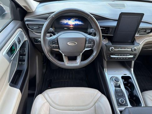 Certified 2020 Ford Explorer Platinum w/ Premium Technology Package AWD/4WD image 17