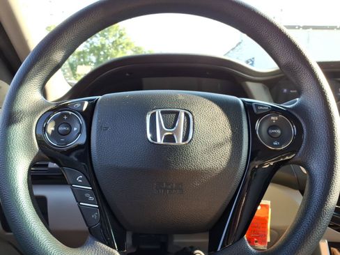 Used 2017 Honda Accord LX image 22