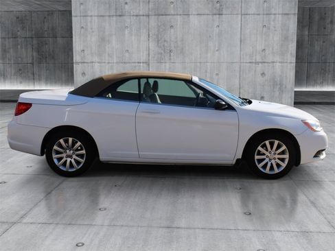 Used 2011 Chrysler 200 Touring image 6