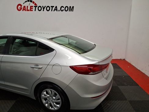 Used 2018 Hyundai Elantra SE image 7
