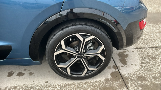 Used 2023 Kia Niro EX Touring FWD image 22