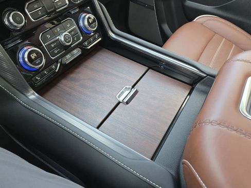 Used 2024 GMC Yukon Denali Ultimate image 32