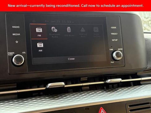 Used 2023 Kia Carnival LX image 11