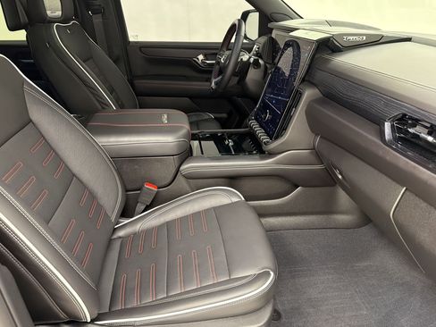 Used 2026 GMC Yukon AT4 Ultimate AWD/4WD image 25