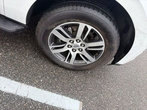 Used 2024 Ford Expedition Limited image 21