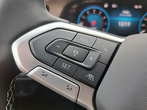 New 2026 Volkswagen Atlas SE image 14