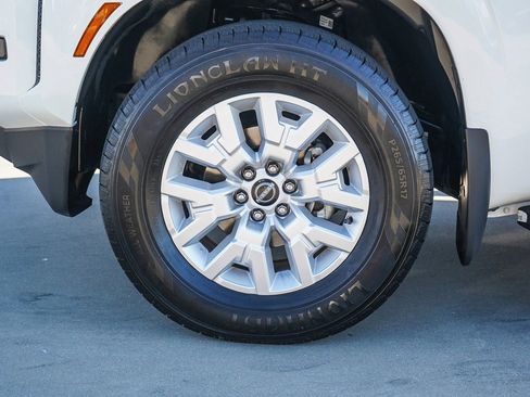 Used 2022 Nissan Frontier SV image 5