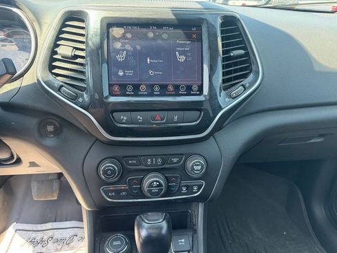 Used 2021 Jeep Cherokee Limited w/ Mopar Interior Package AWD/4WD image 8