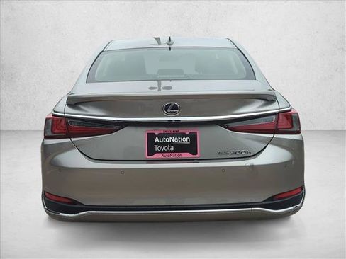 Used 2019 Lexus ES 300h w/ Accessory Package 2 FWD image 6