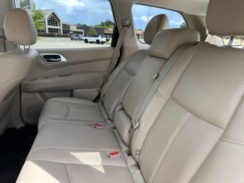 Used 2019 Nissan Pathfinder Platinum w/ Cargo Package image 14