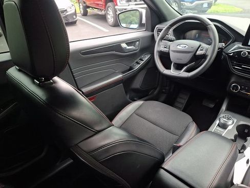 Certified 2025 Ford Escape ST-Line Select AWD/4WD image 17