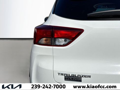 Used 2021 Chevrolet TrailBlazer LT w/ Sun and Liftgate Package image 10