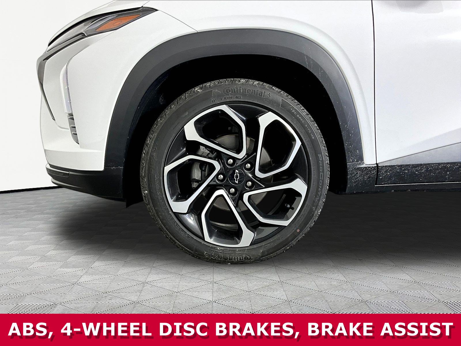 Used 2024 Chevrolet Trax RS w/ Sunroof Package FWD image 31
