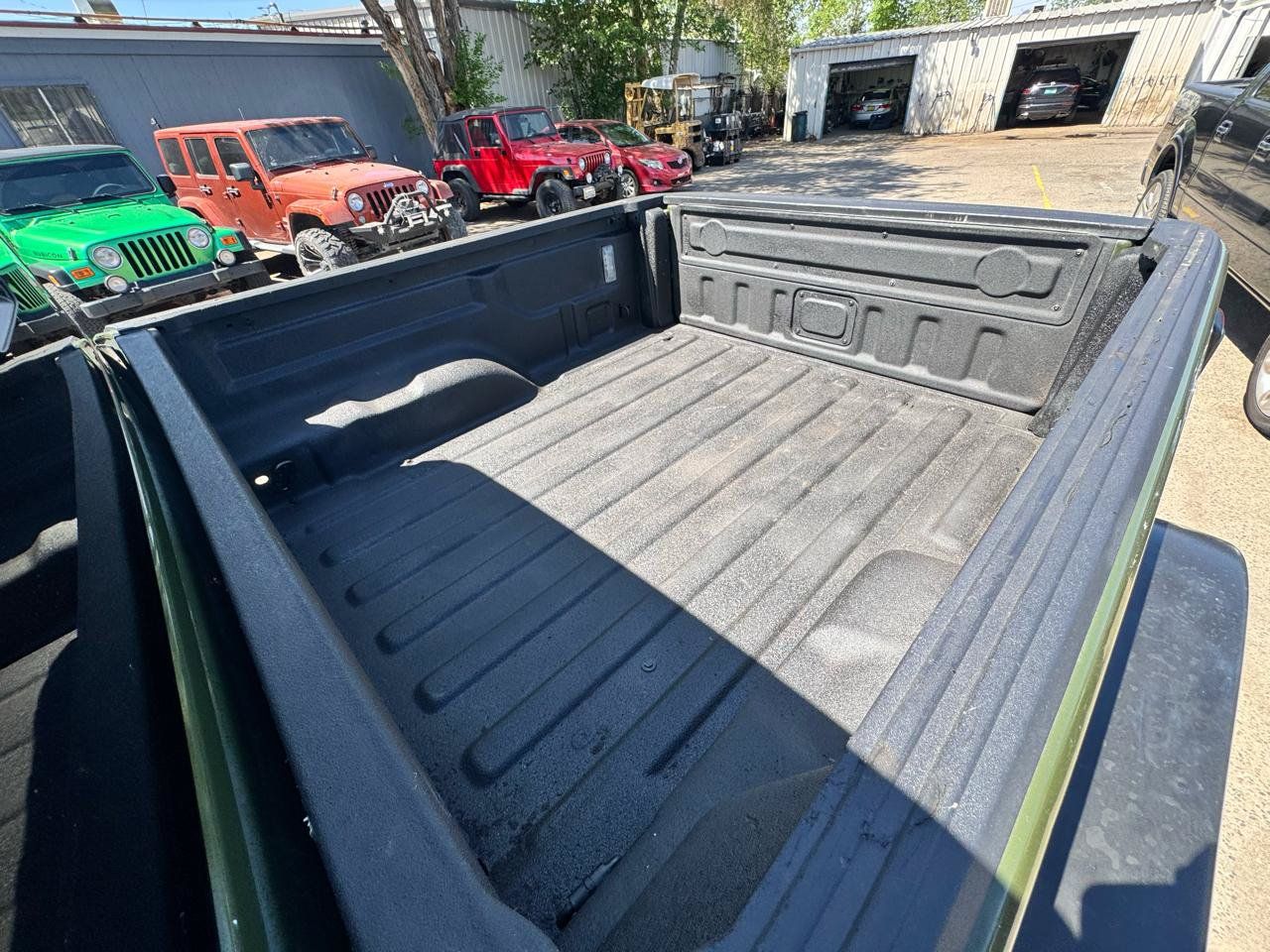 Used 2021 Jeep Gladiator Rubicon AWD/4WD image 16