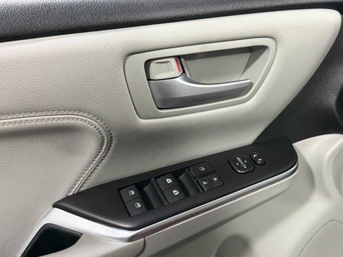 Used 2017 Toyota Camry XLE image 32