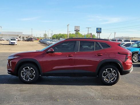 Used 2025 Chevrolet Trax LT w/ Driver Confidence Package FWD image 3
