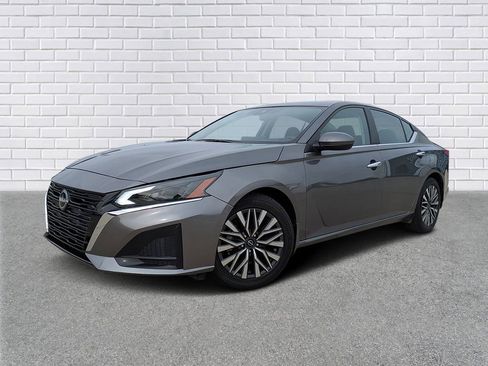 Used 2024 Nissan Altima 2.5 SV w/ SV Premium Package image 1