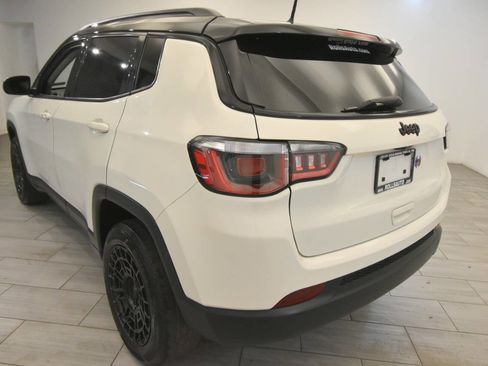 Used 2018 Jeep Compass Latitude image 3