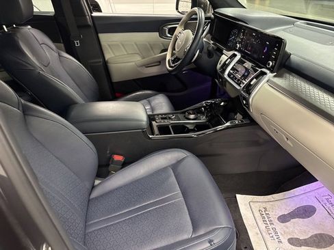 Used 2023 Kia Sorento SX Prestige image 9