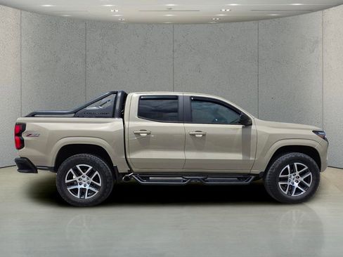 Used 2024 Chevrolet Colorado Z71 w/ Z71 Convenience Package 2 AWD/4WD image 2