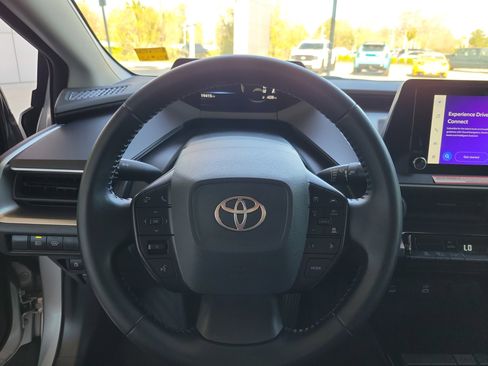 Used 2023 Toyota Prius LE image 18