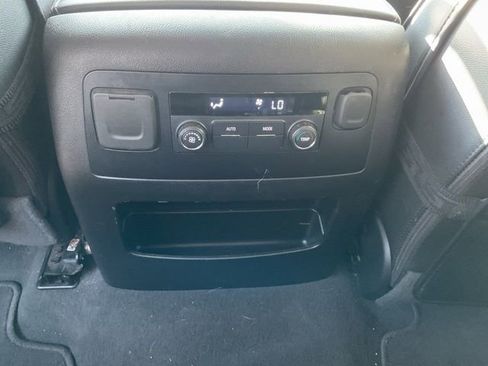 Used 2019 Chevrolet Suburban LT image 19
