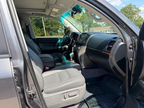 Used 2011 Toyota Land Cruiser w/ Upgrade Pkg AWD/4WD image 52