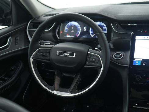 Used 2023 Jeep Grand Cherokee L Limited w/ Black Appearance Package image 15