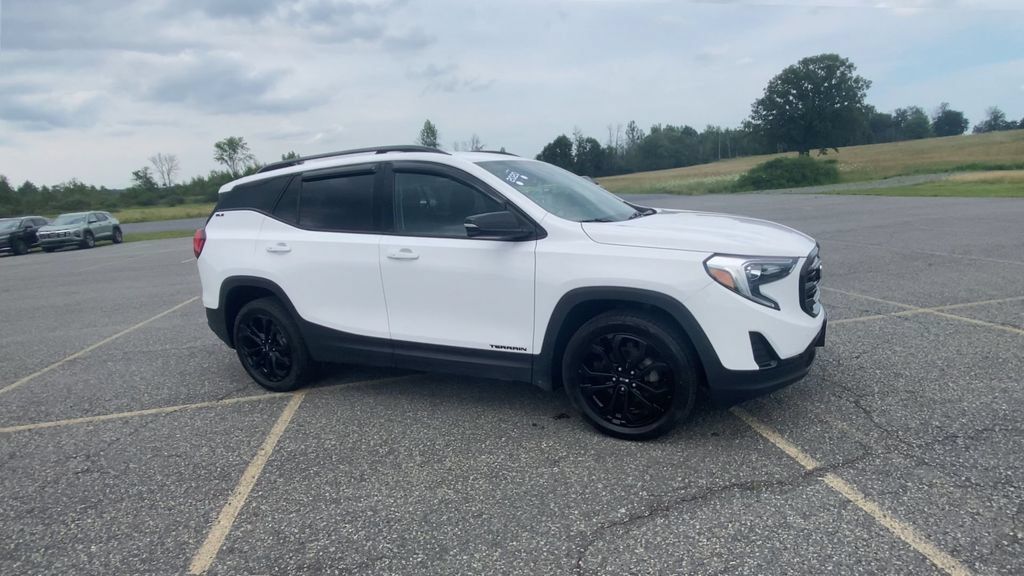 Used 2020 GMC Terrain SLE w/ Driver Convenience Package AWD/4WD image 2