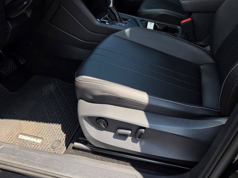 Certified 2023 Volkswagen Tiguan SE w/ Panoramic Sunroof Package FWD image 20