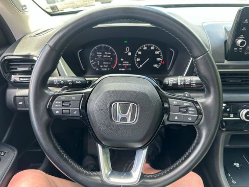 Used 2023 Honda Pilot Touring image 18