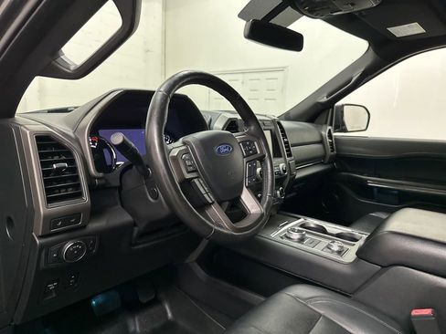 Used 2019 Ford Expedition XLT w/ Equipment Group 202A AWD/4WD image 30